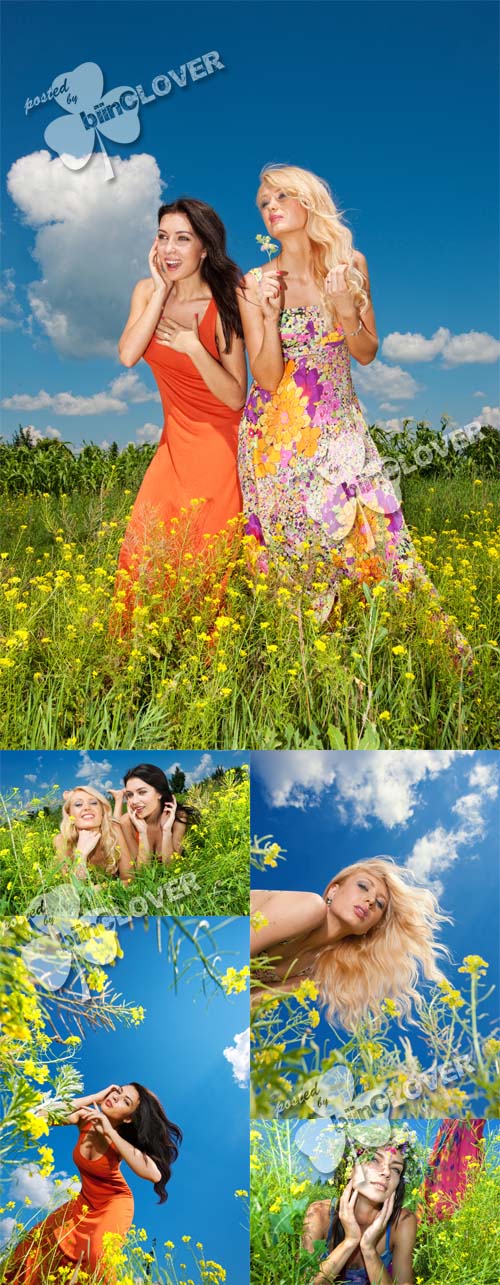 Girls in the flowers  meadow 0148